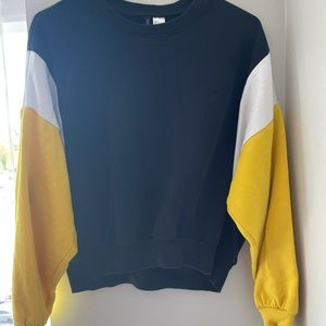 Great cotton full sleeves tee in size medium.